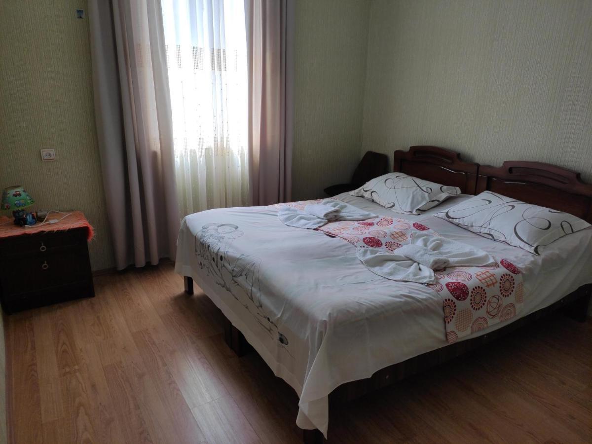 Guest House On Kostava 23 코불레티 외부 사진