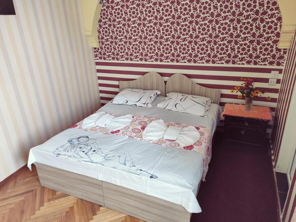 Guest House On Kostava 23 코불레티 외부 사진