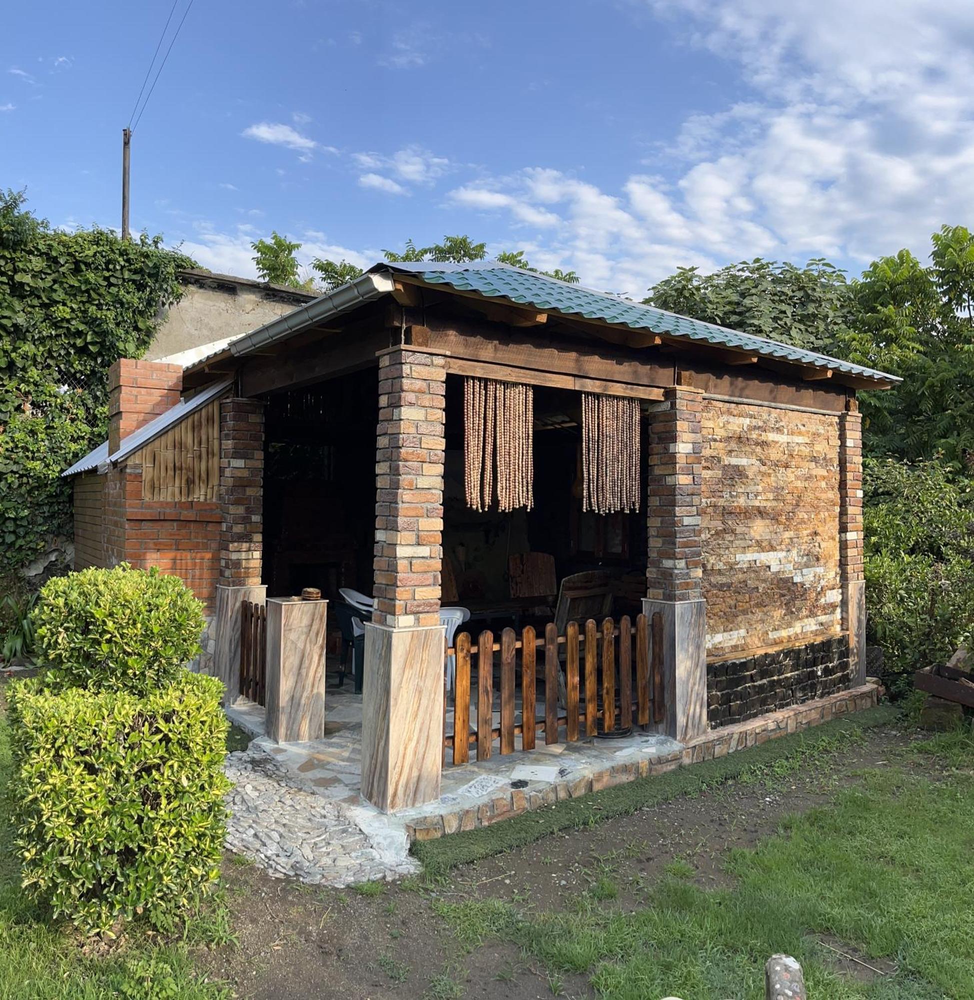 Guest House On Kostava 23 코불레티 외부 사진