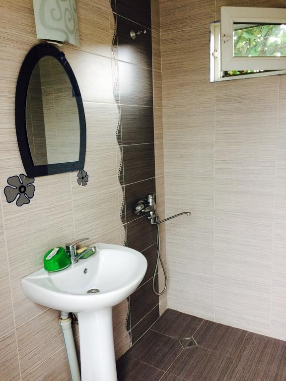 Guest House On Kostava 23 코불레티 외부 사진