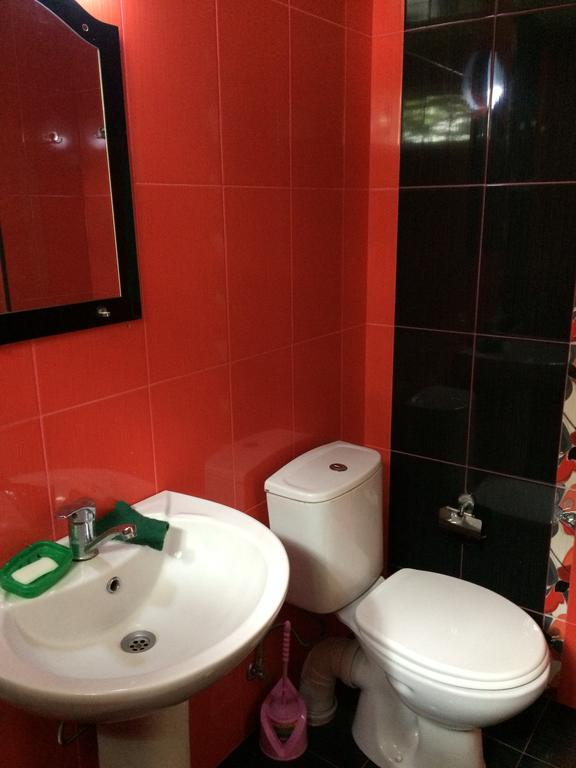 Guest House On Kostava 23 코불레티 외부 사진