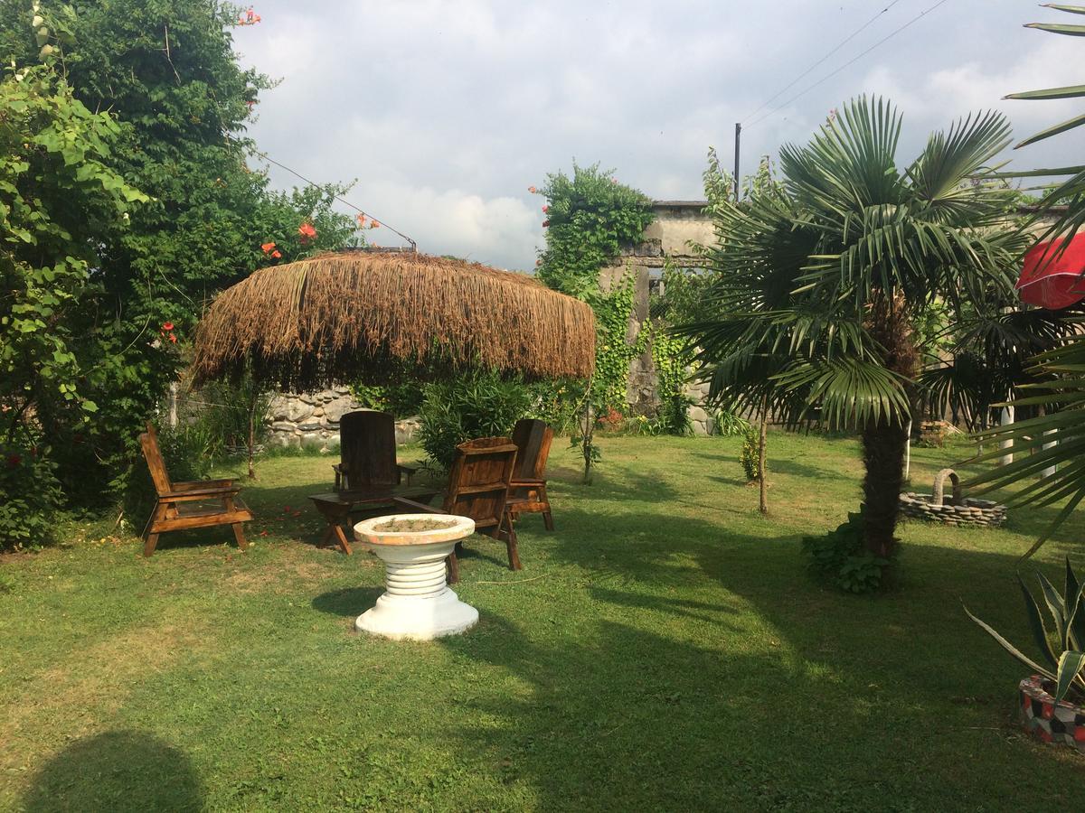 Guest House On Kostava 23 코불레티 외부 사진