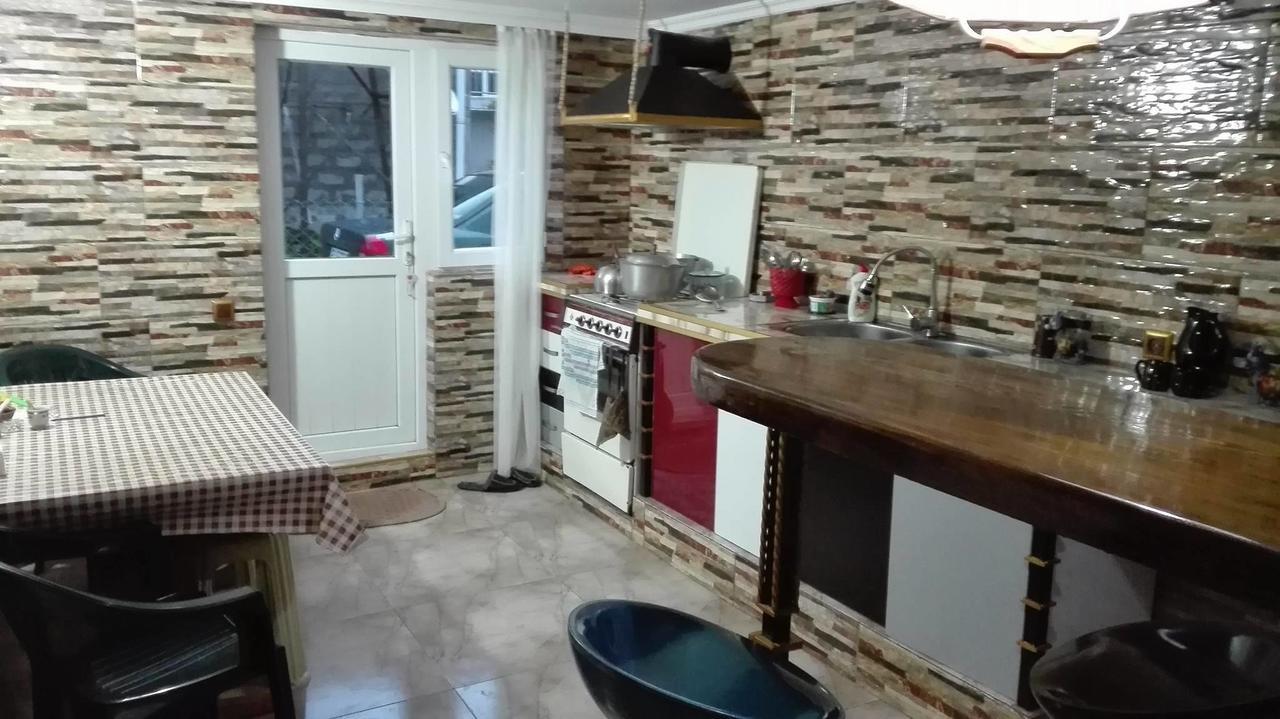 Guest House On Kostava 23 코불레티 외부 사진